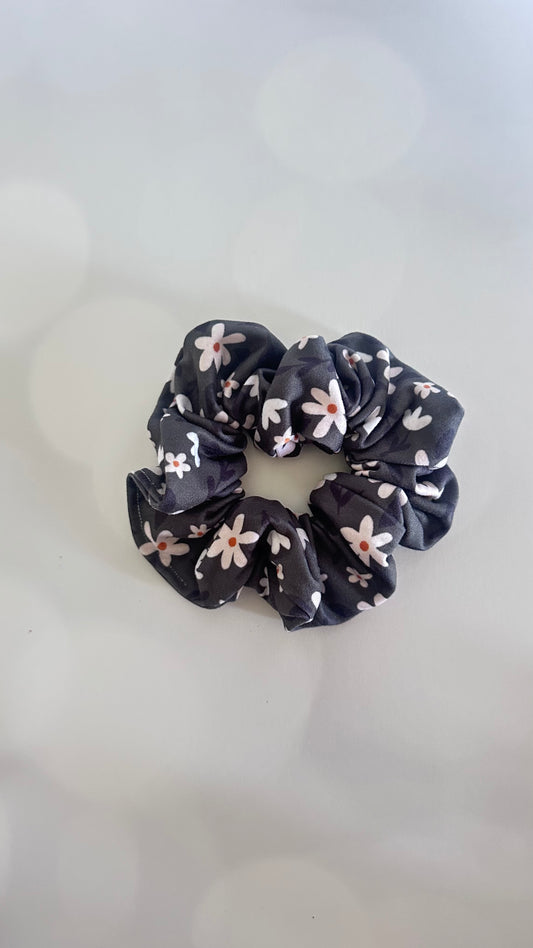 Field of Daisies Scrunchie